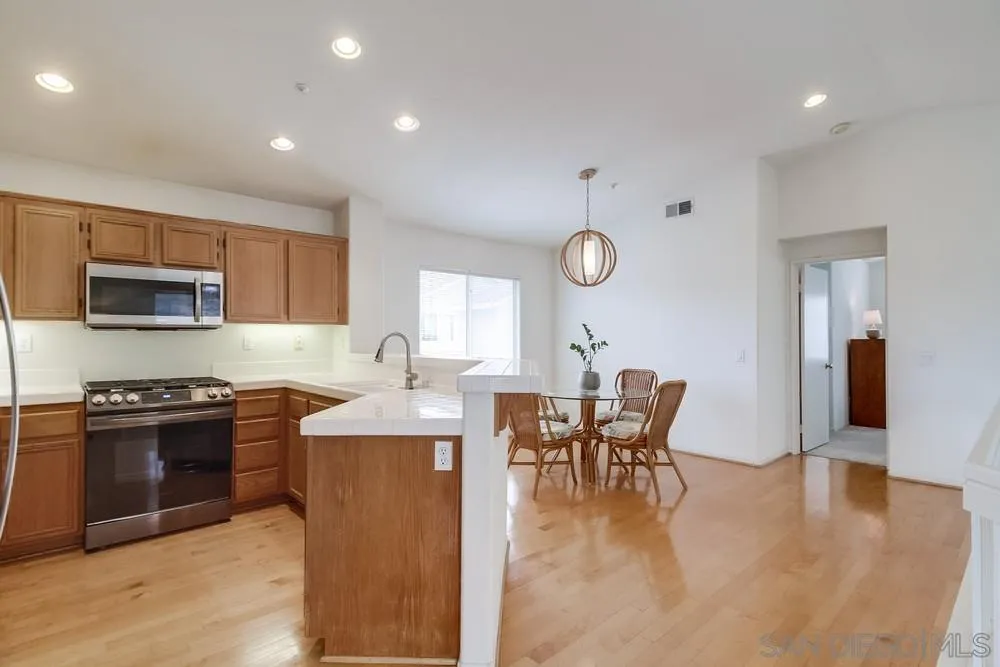303 Brookview Ct