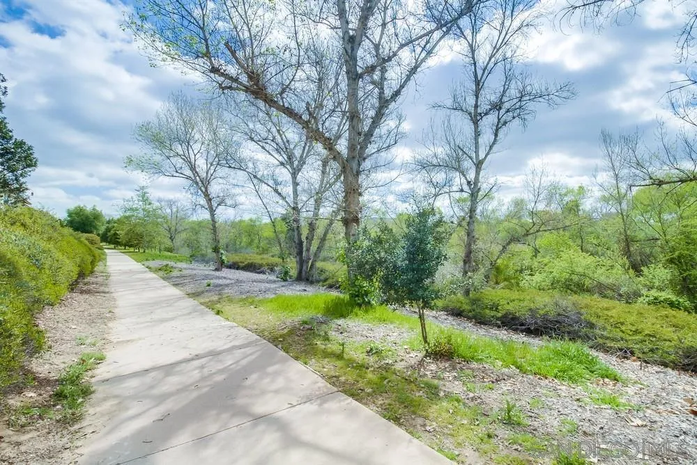303 Brookview Ct