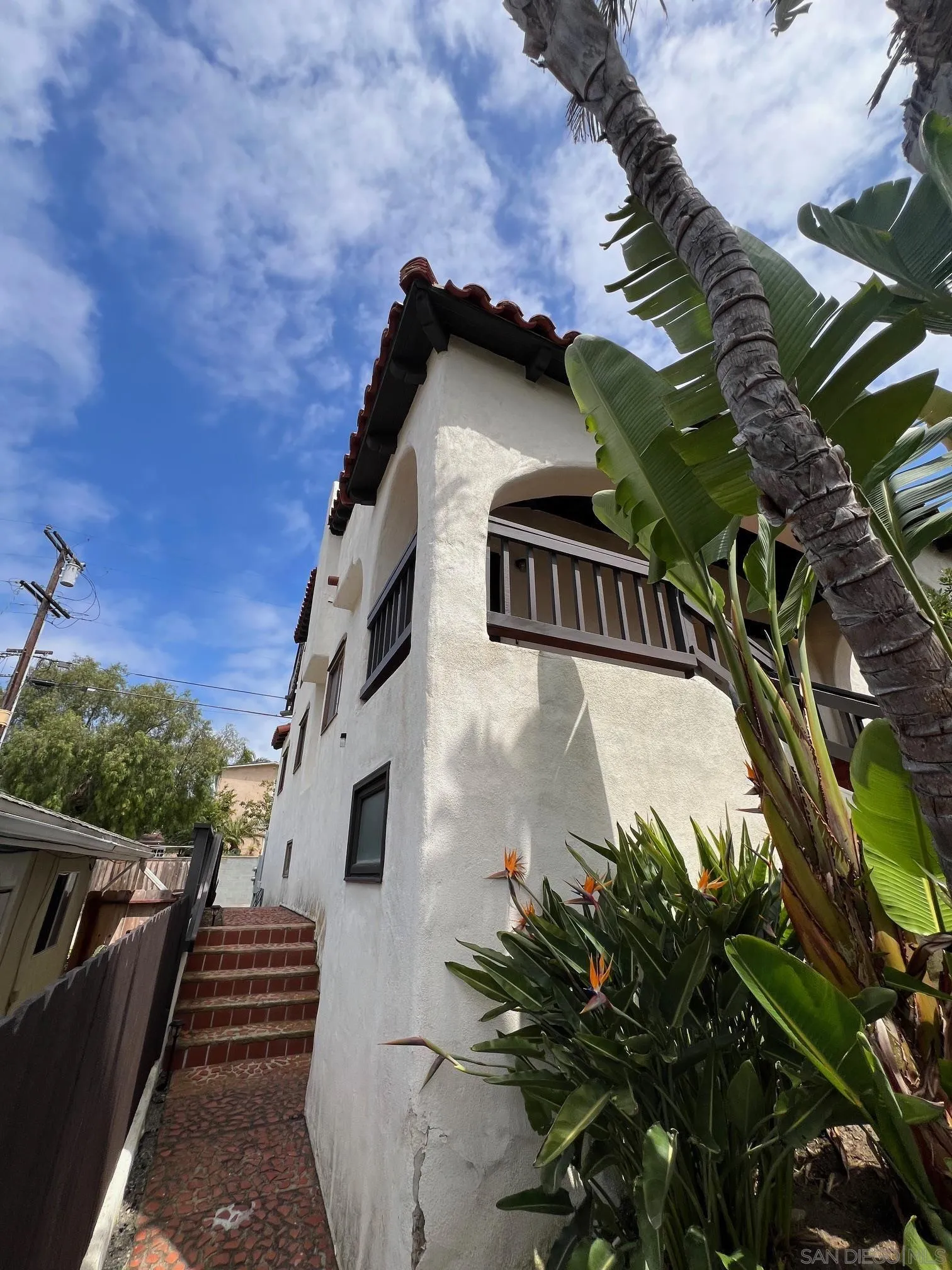914 Agate St W