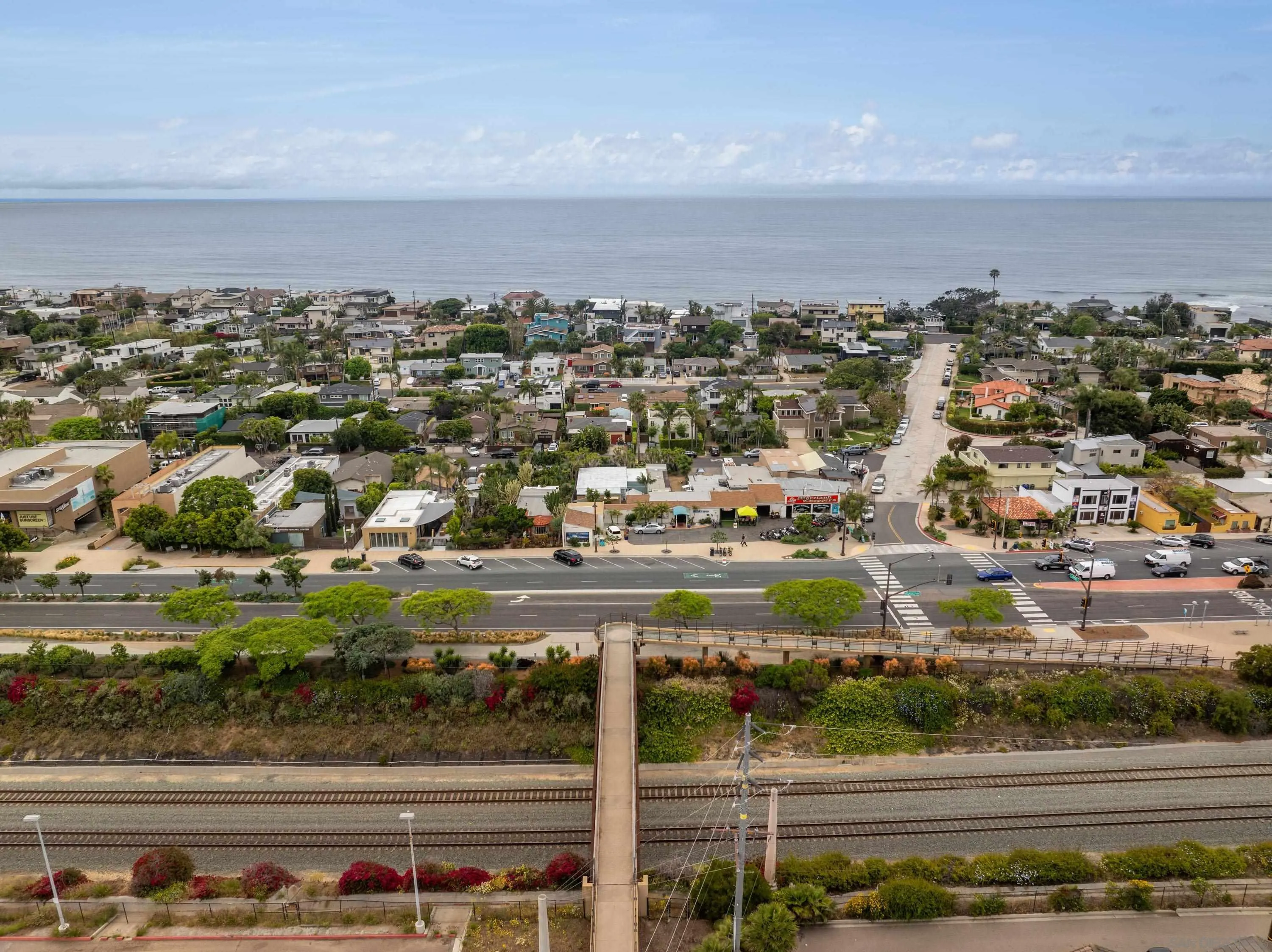 475 N Cedros Ave
