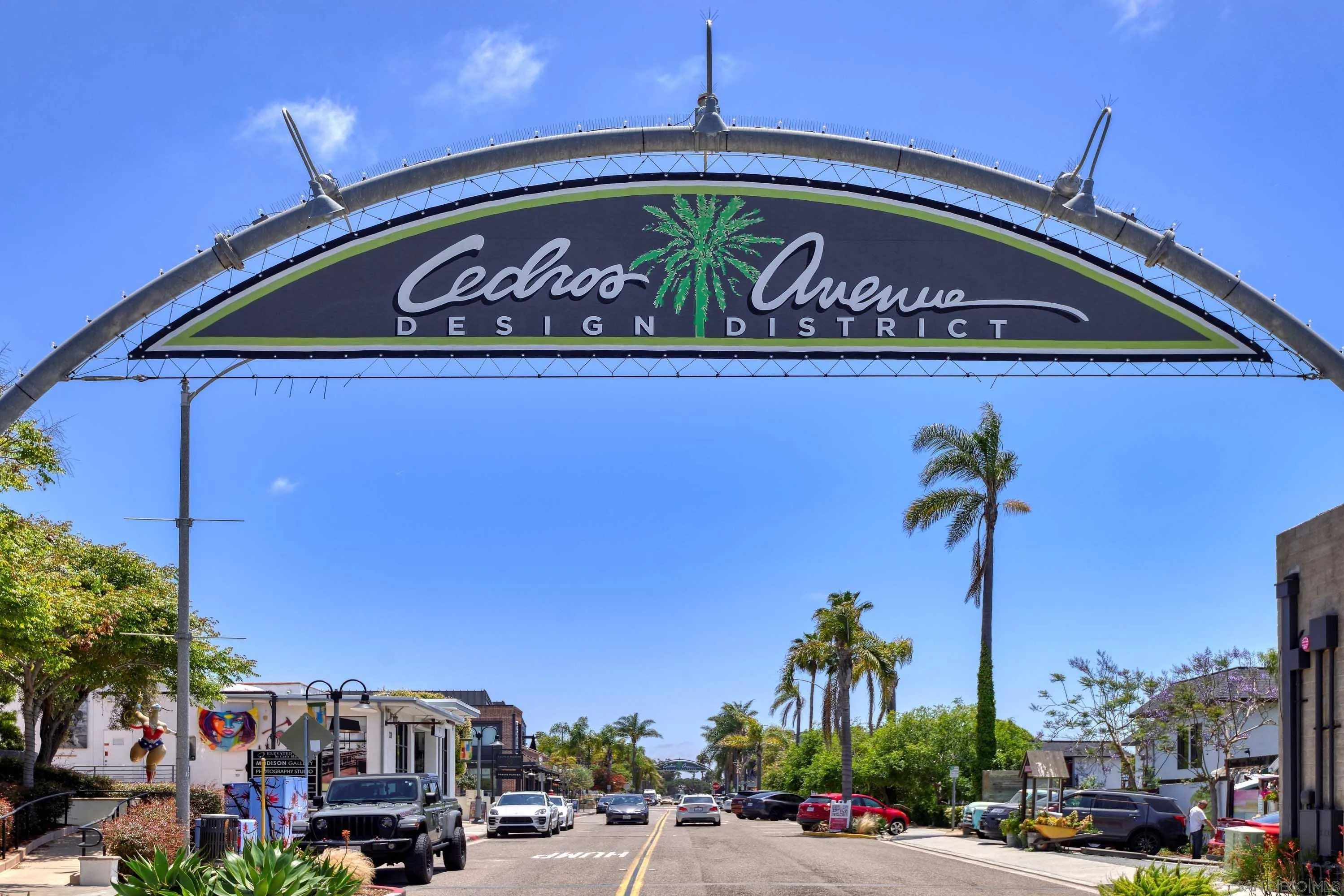 475 N Cedros Ave