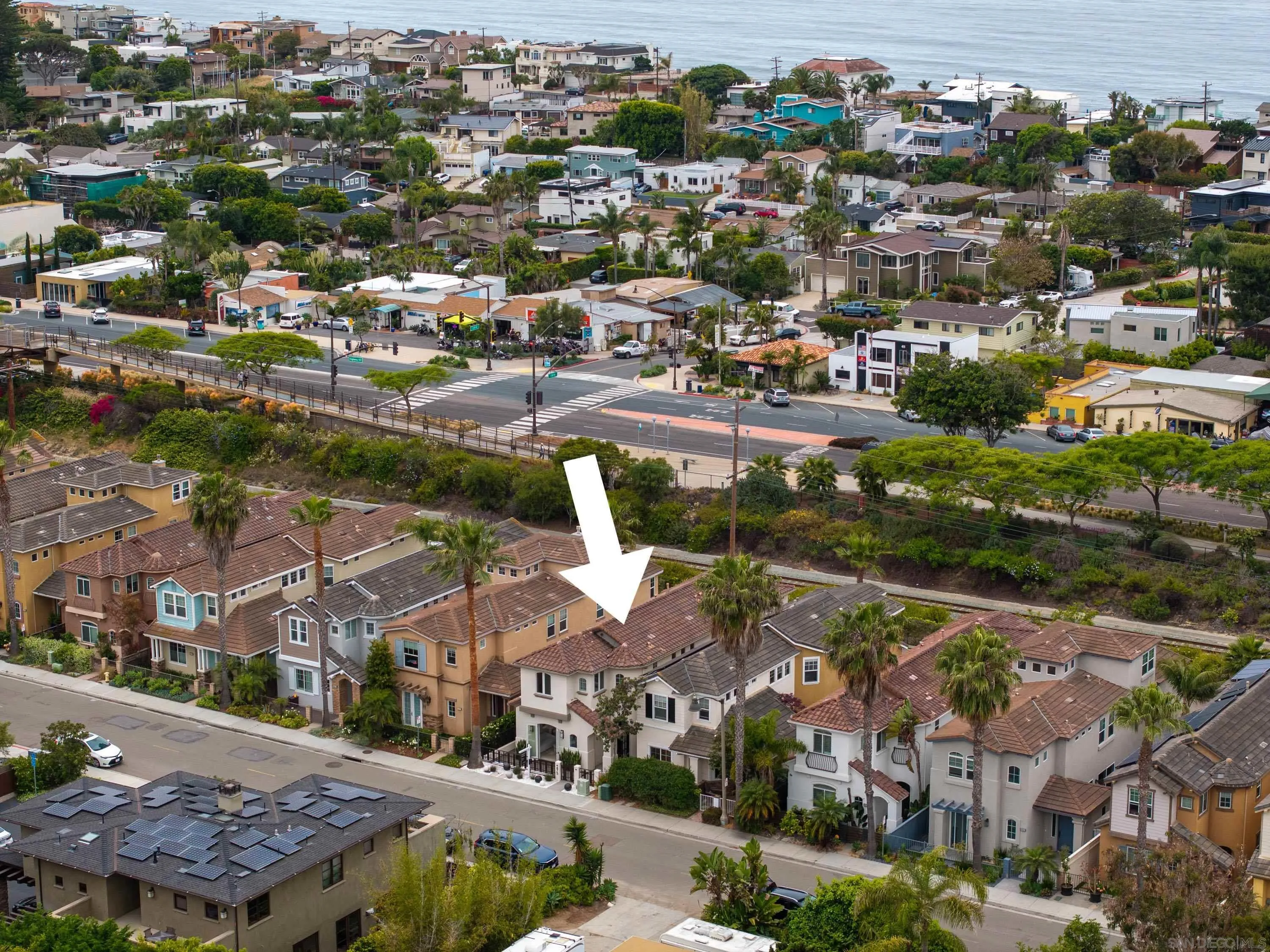 475 N Cedros Ave