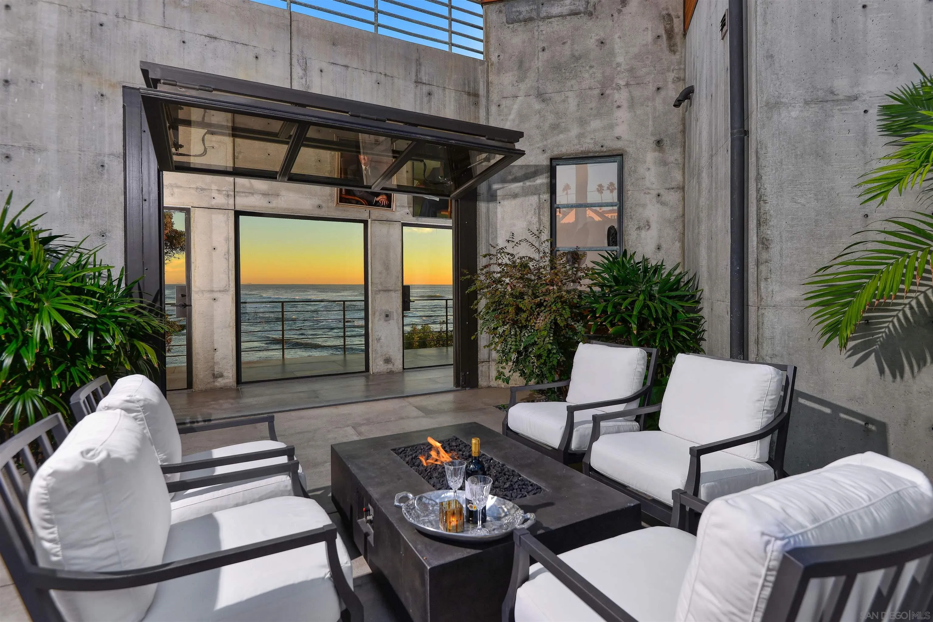 6106 Camino De La Costa