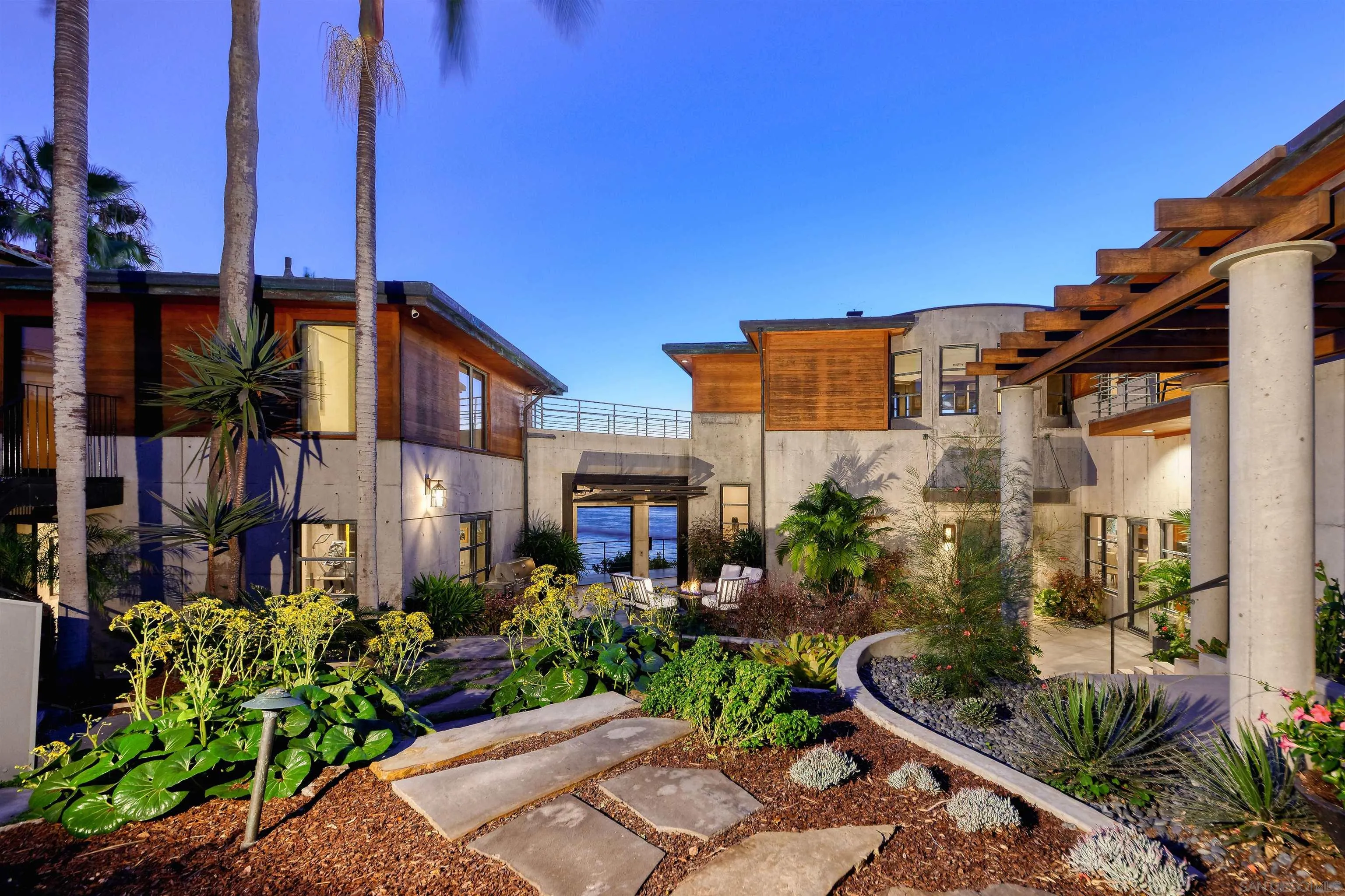 6106 Camino De La Costa
