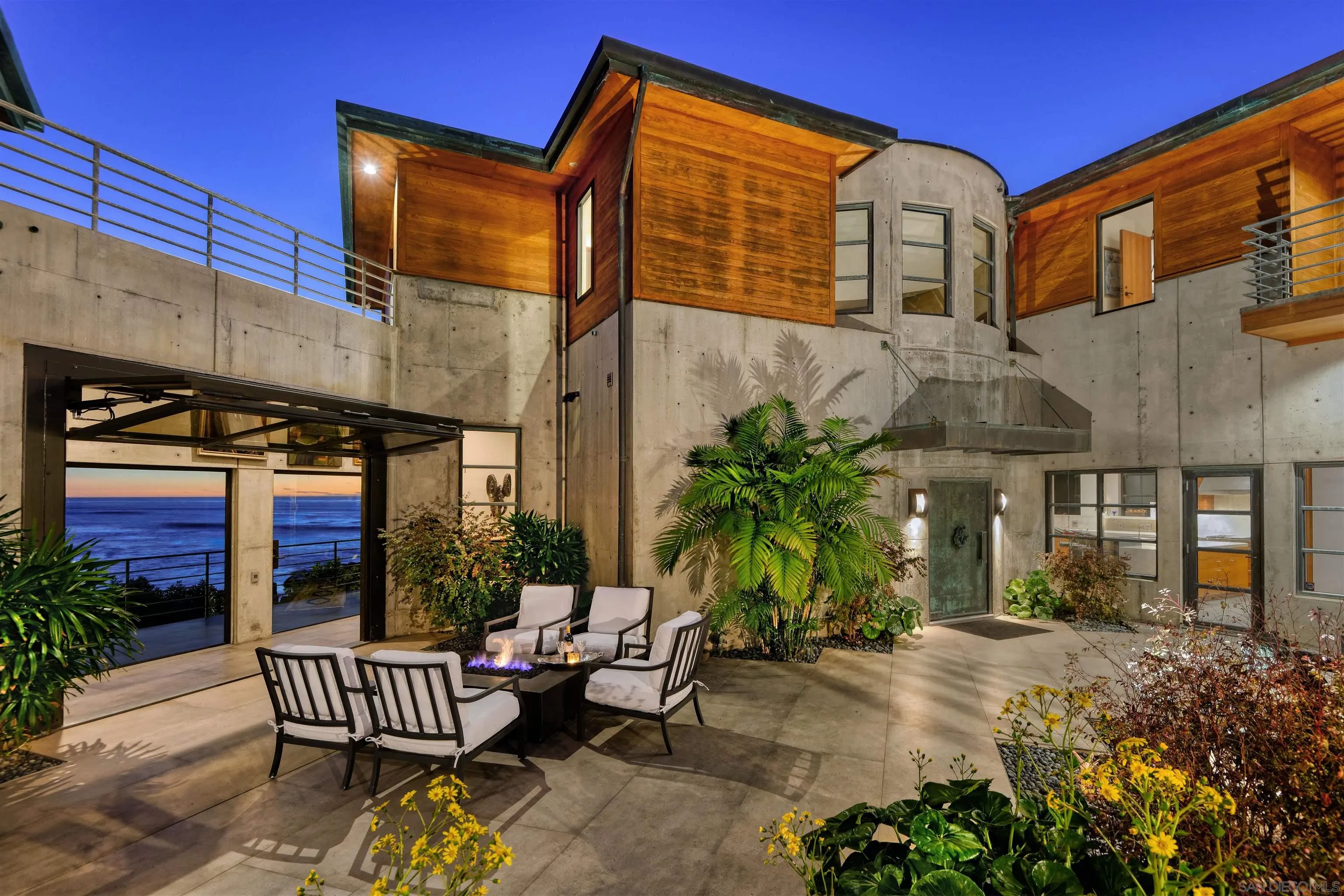 6106 Camino De La Costa