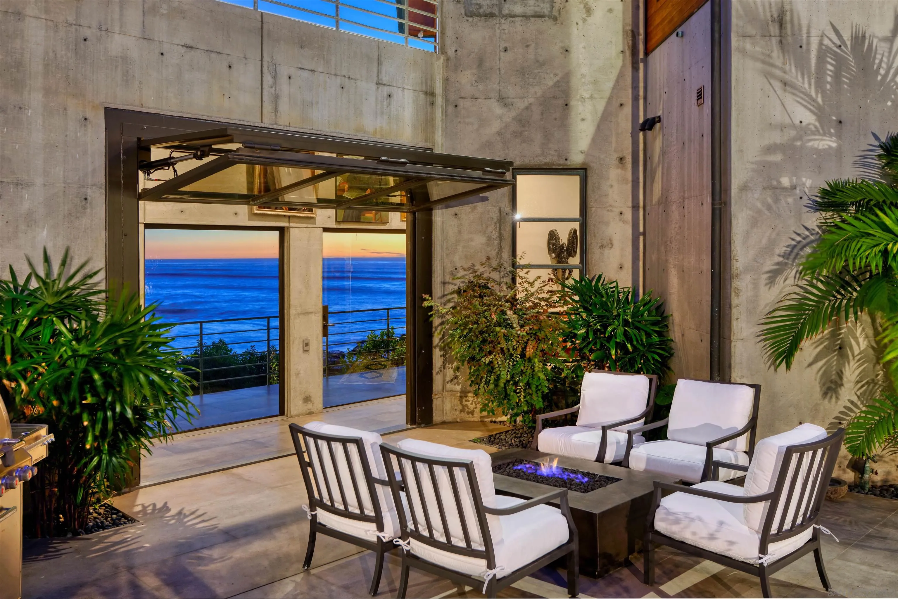 6106 Camino De La Costa