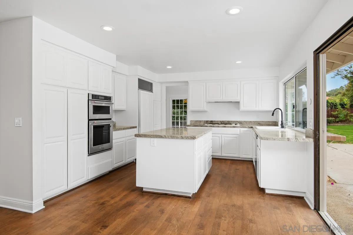 6229 La Jolla Mesa Dr