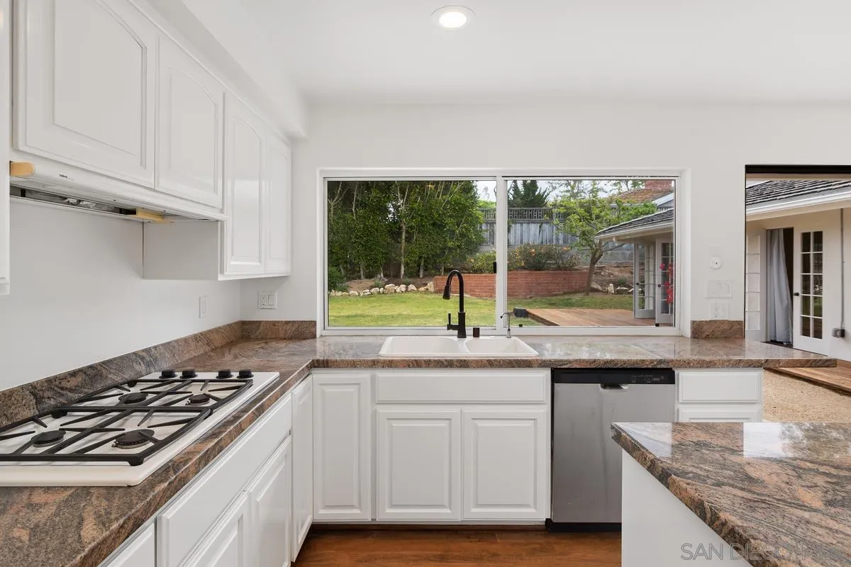 6229 La Jolla Mesa Dr