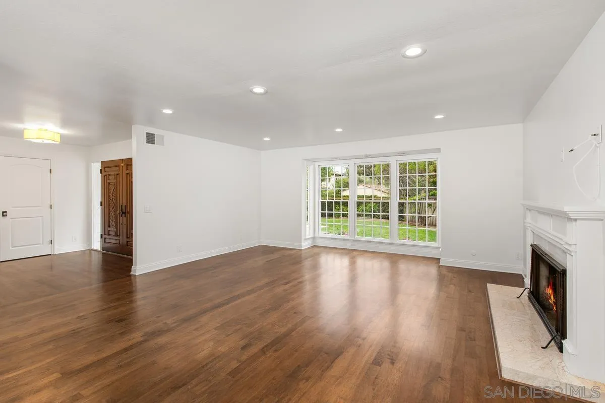 6229 La Jolla Mesa Dr