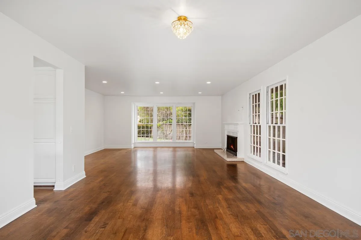 6229 La Jolla Mesa Dr