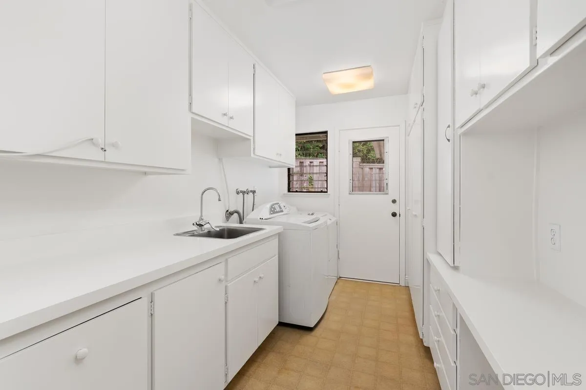 6229 La Jolla Mesa Dr