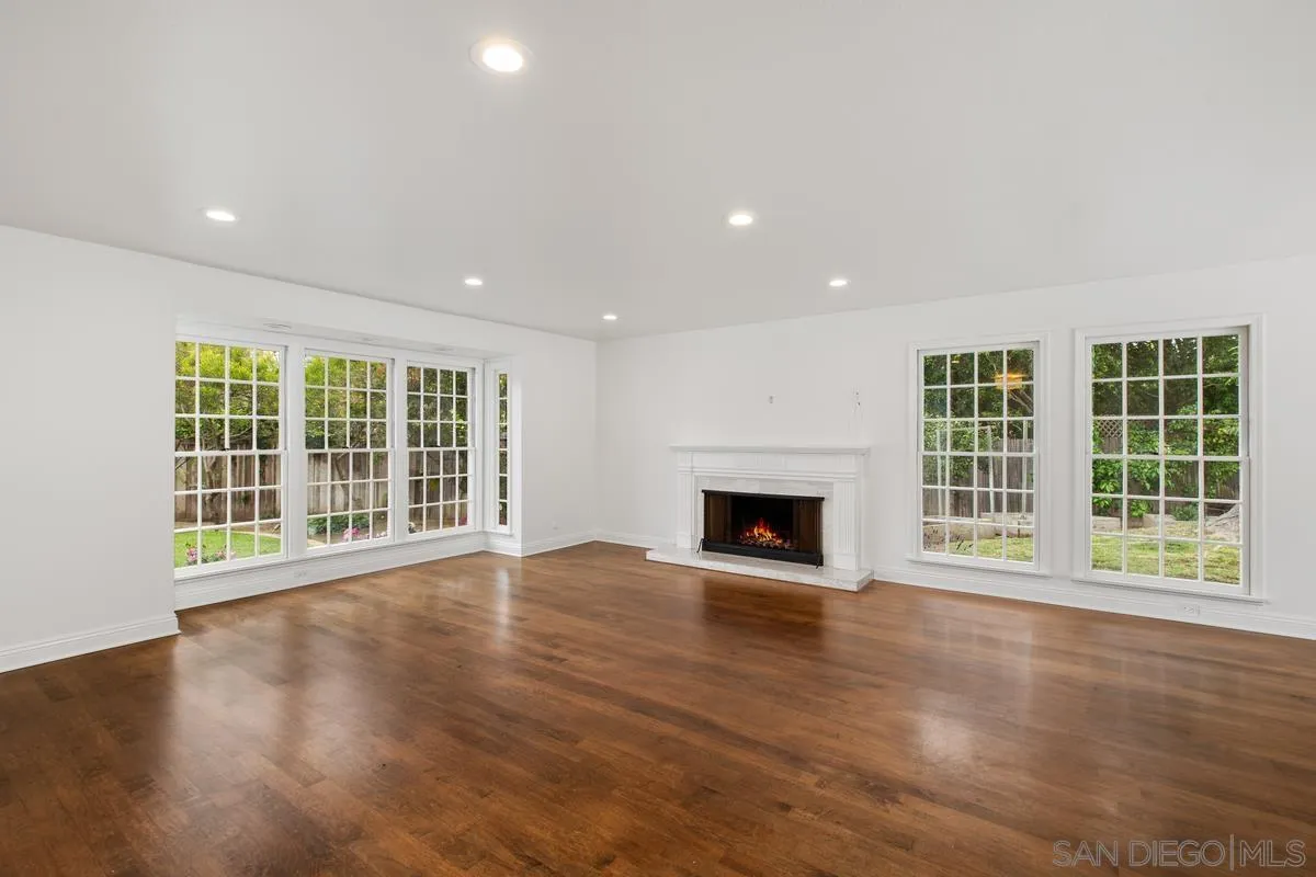 6229 La Jolla Mesa Dr