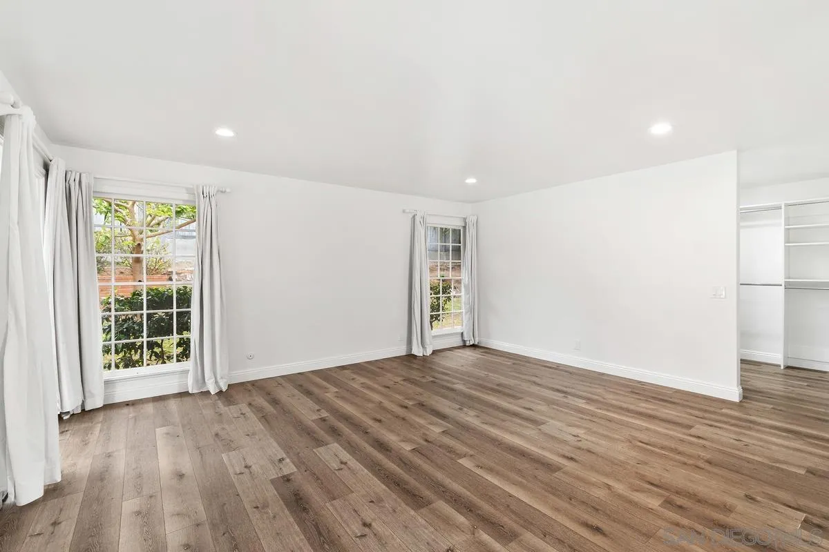 6229 La Jolla Mesa Dr