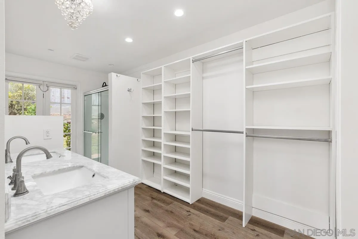 6229 La Jolla Mesa Dr