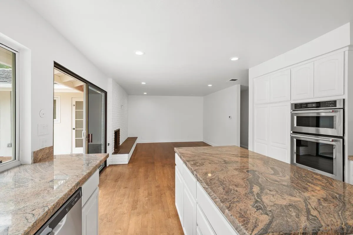 6229 La Jolla Mesa Dr