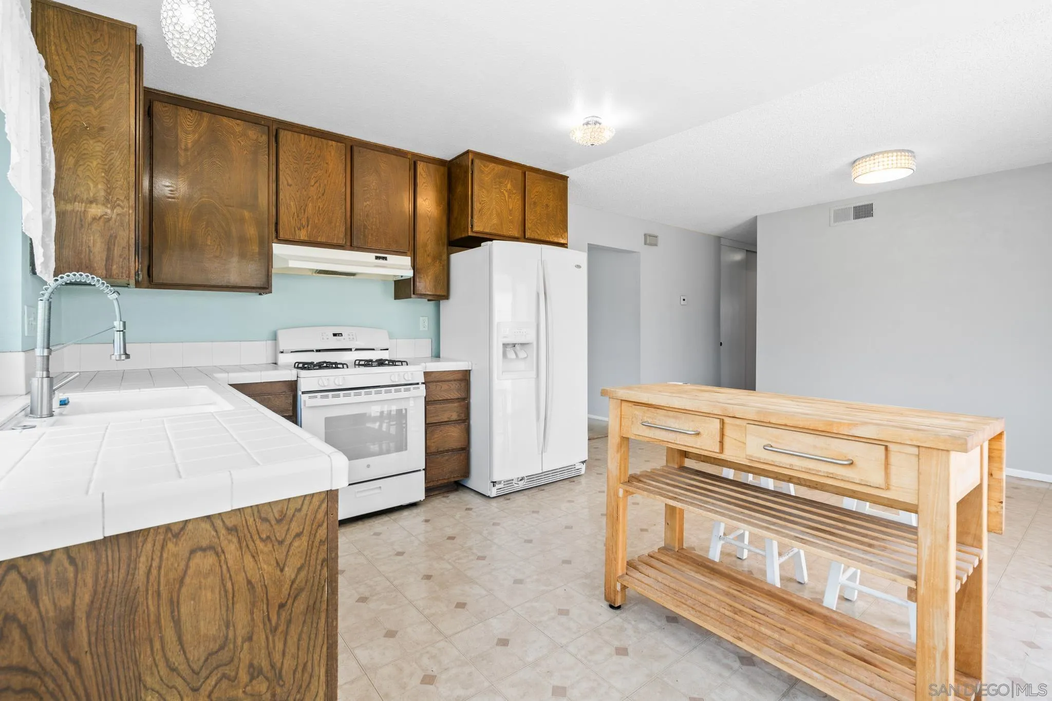 9136 Kensett Pl