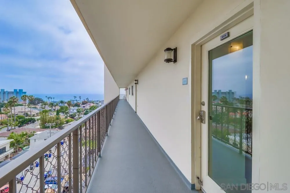 4944 Cass St Unit 804