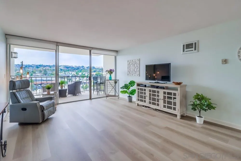 4944 Cass St Unit 804