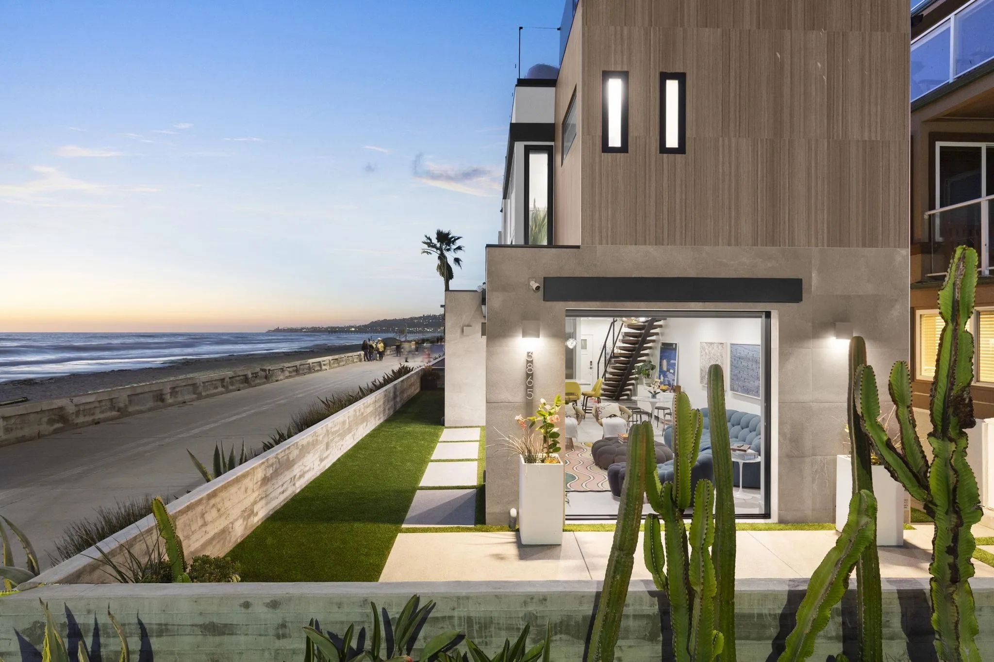 3865 Ocean Front Walk
