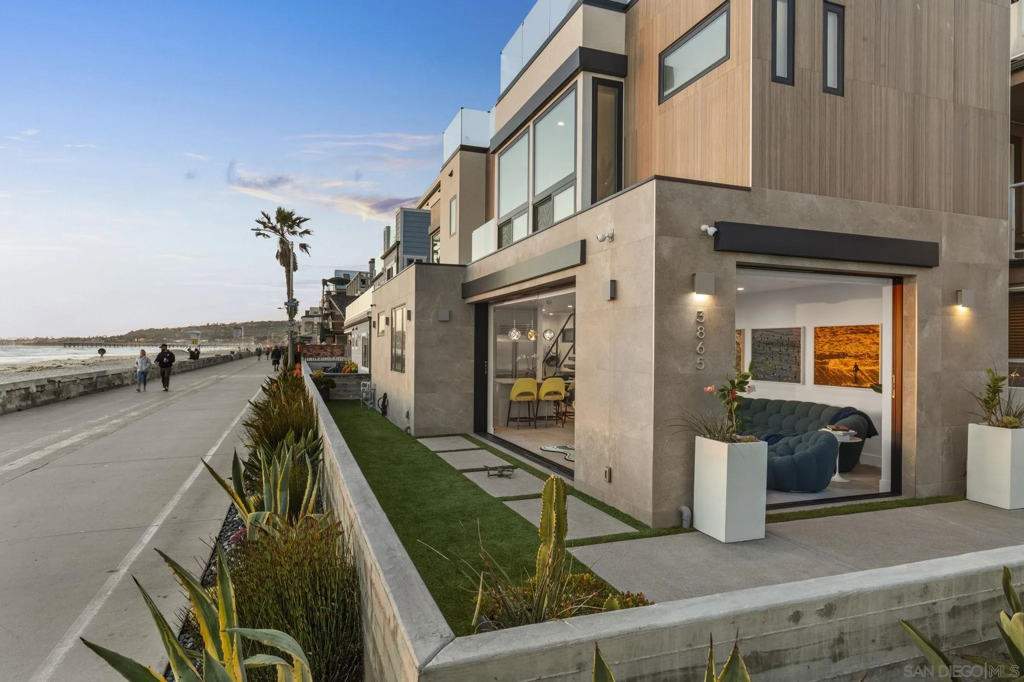 3865 Ocean Front Walk