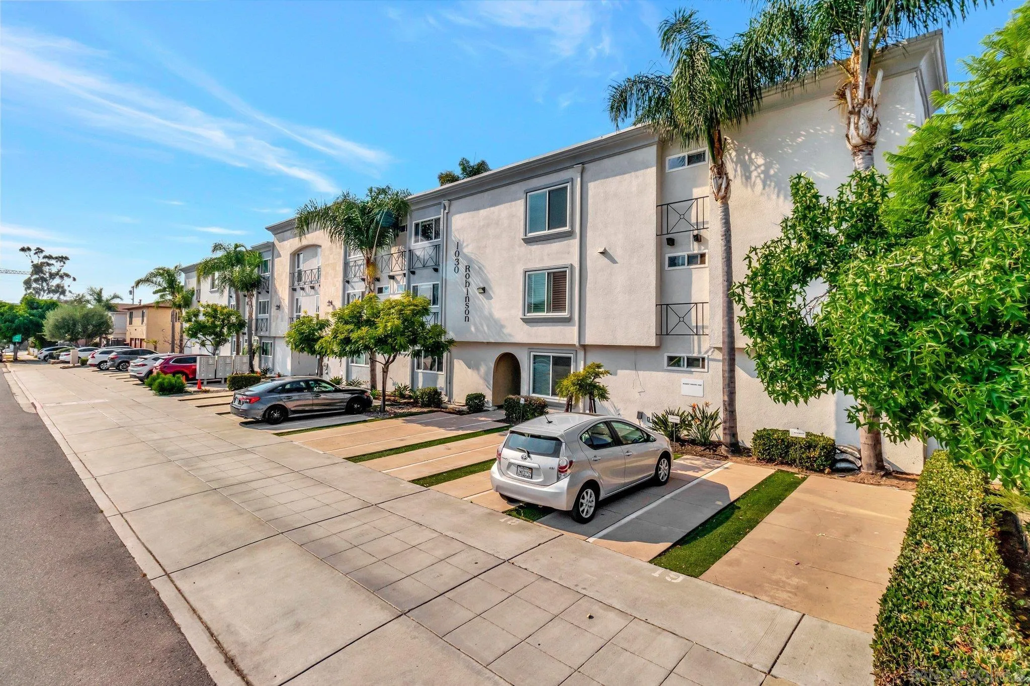 1030 Robinson Ave Unit 204