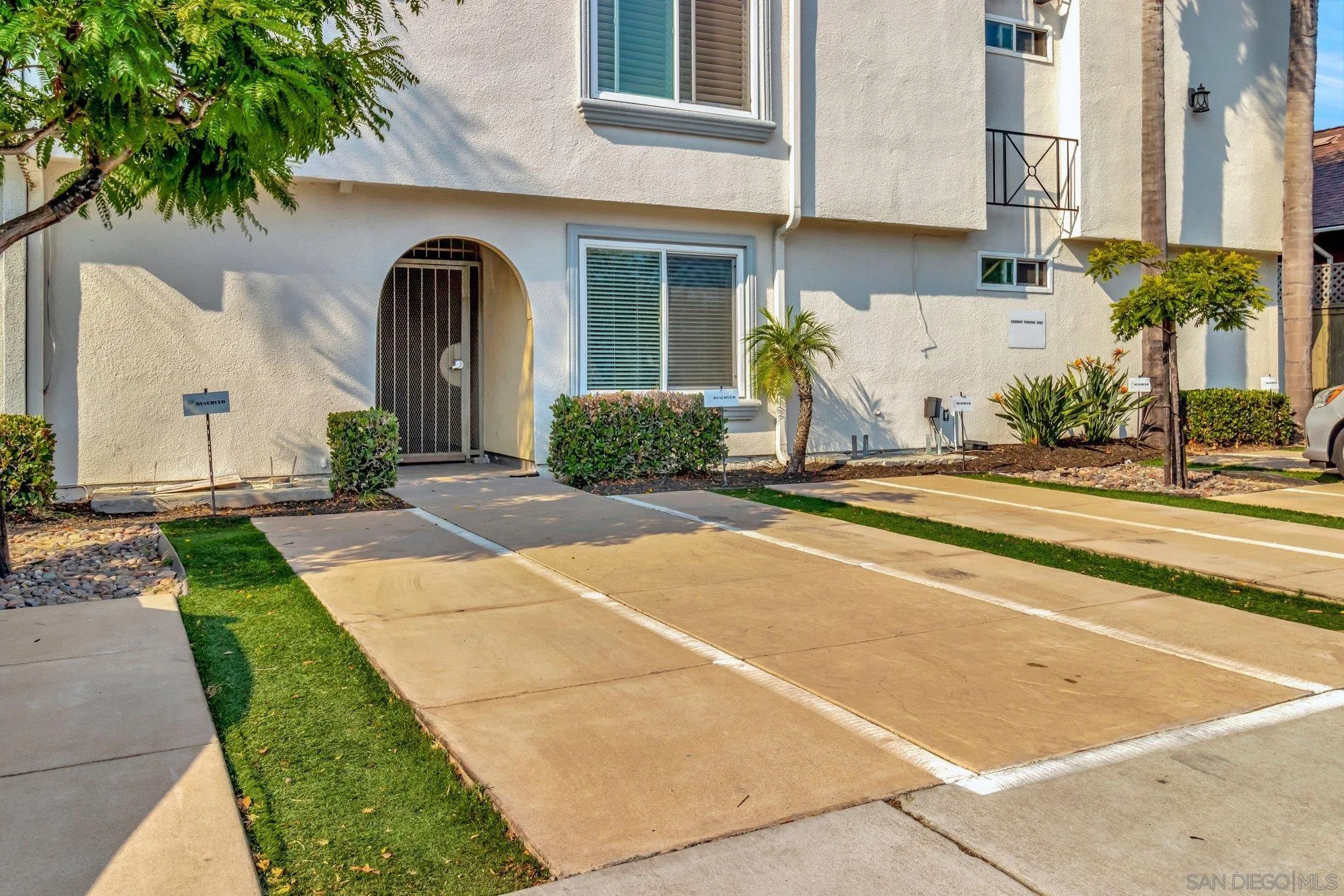 1030 Robinson Ave Unit 204