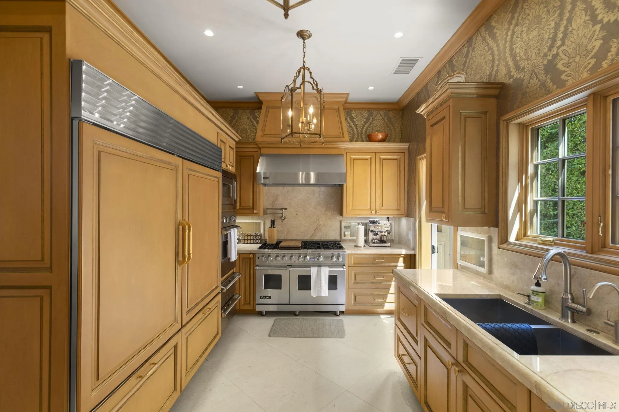 1900 Spindrift Dr