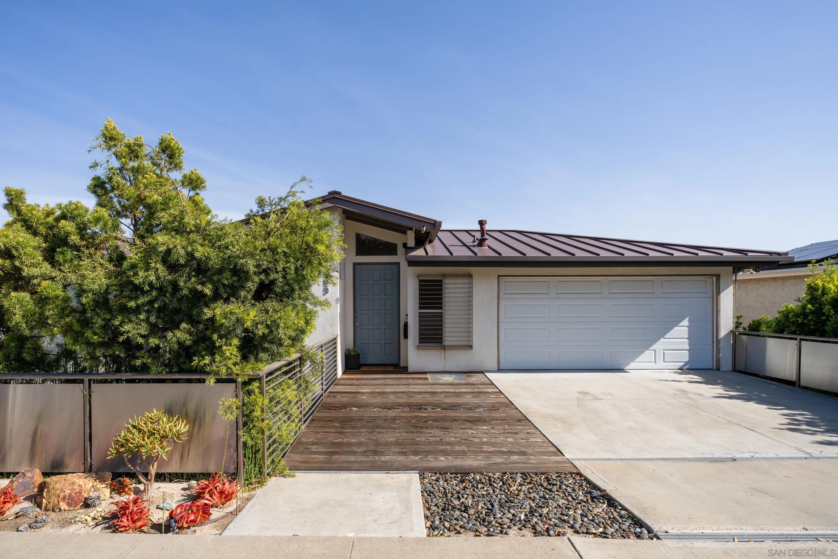 5665 Soledad Mountain Rd