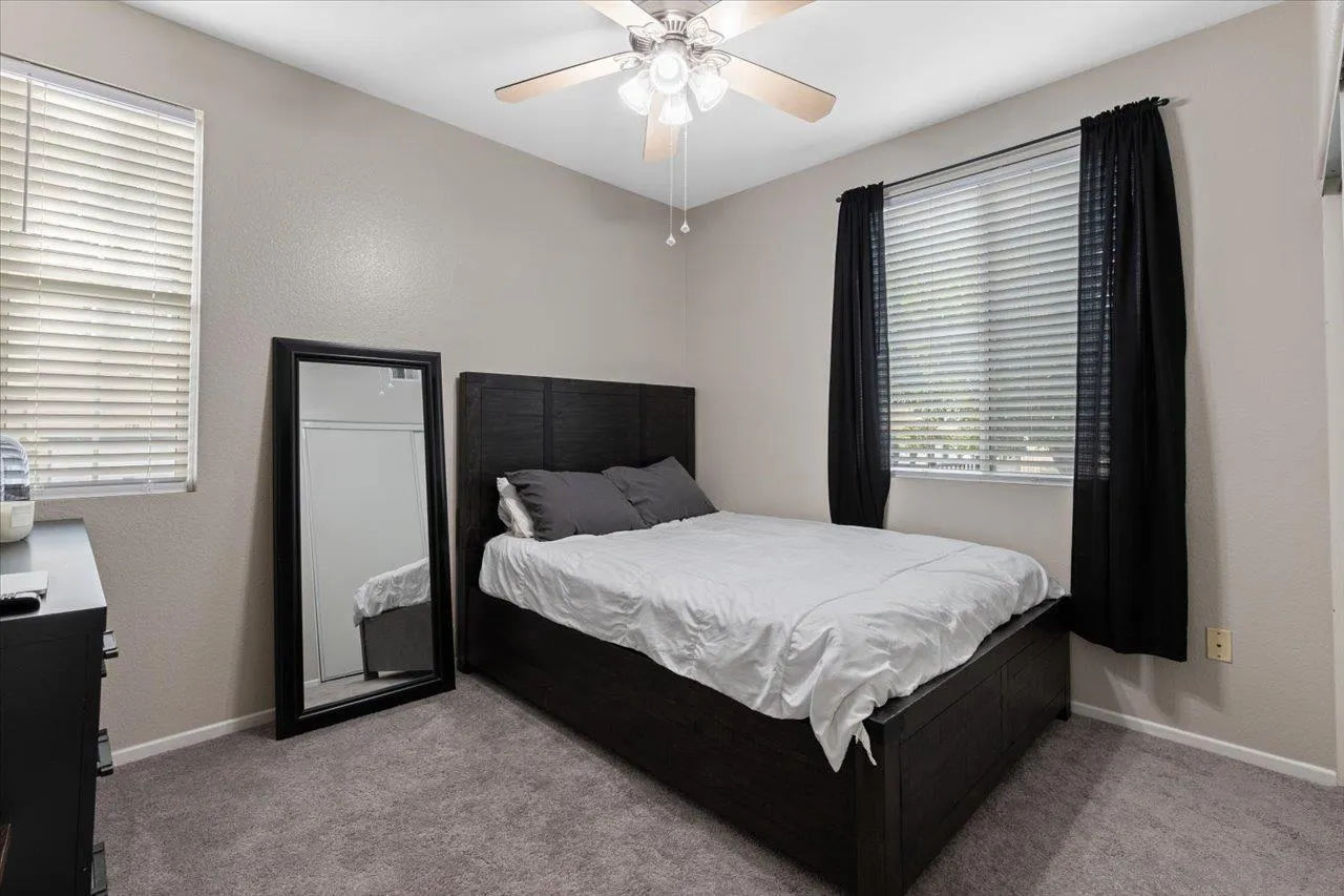 4464 Avenida Aquila