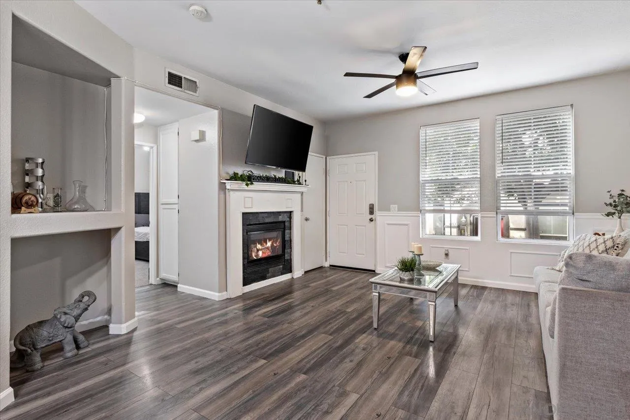 4464 Avenida Aquila