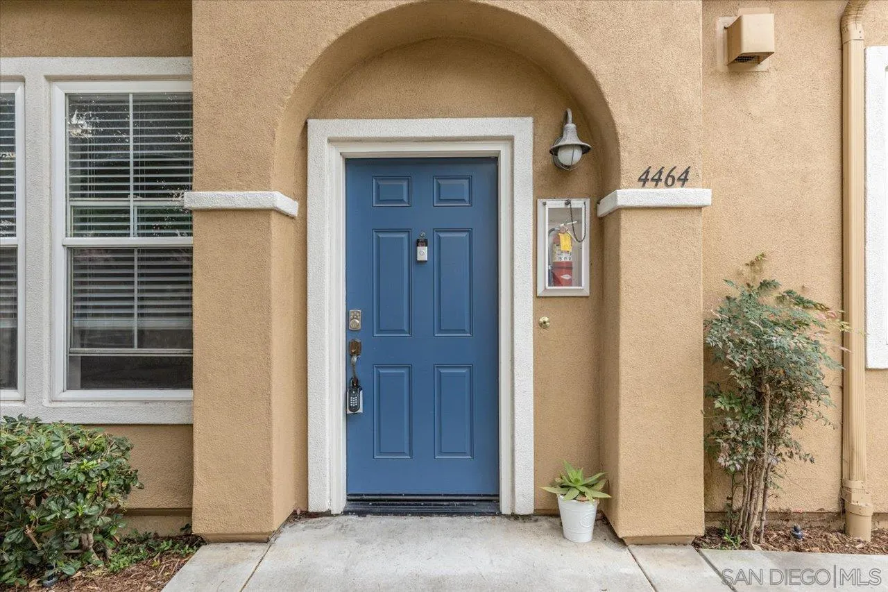 4464 Avenida Aquila