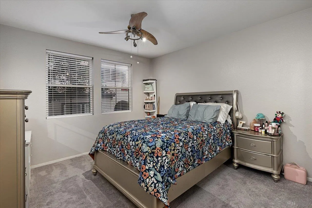 4464 Avenida Aquila