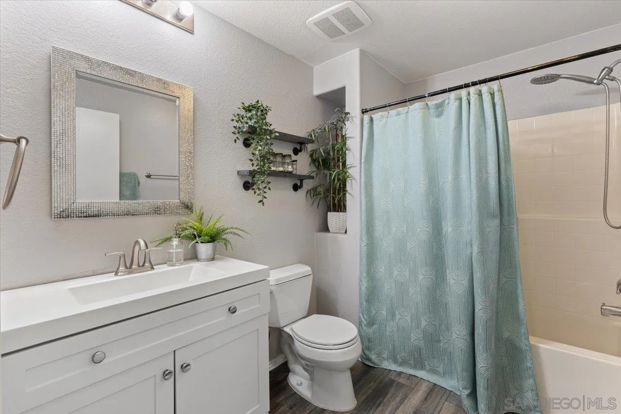 4464 Avenida Aquila