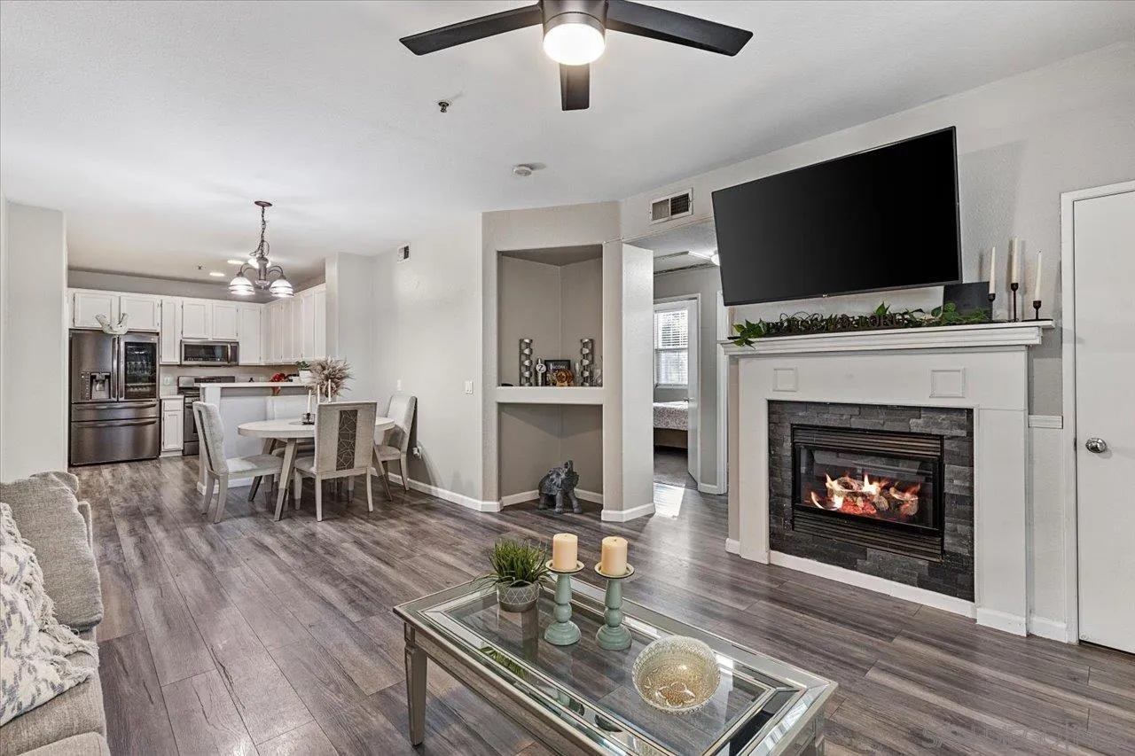 4464 Avenida Aquila