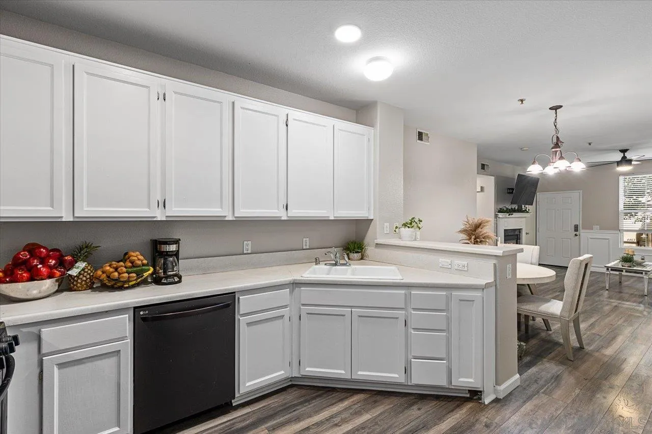 4464 Avenida Aquila