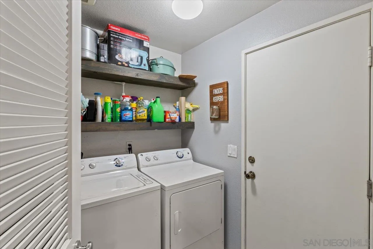 4464 Avenida Aquila