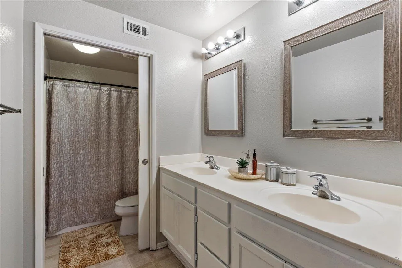 4464 Avenida Aquila
