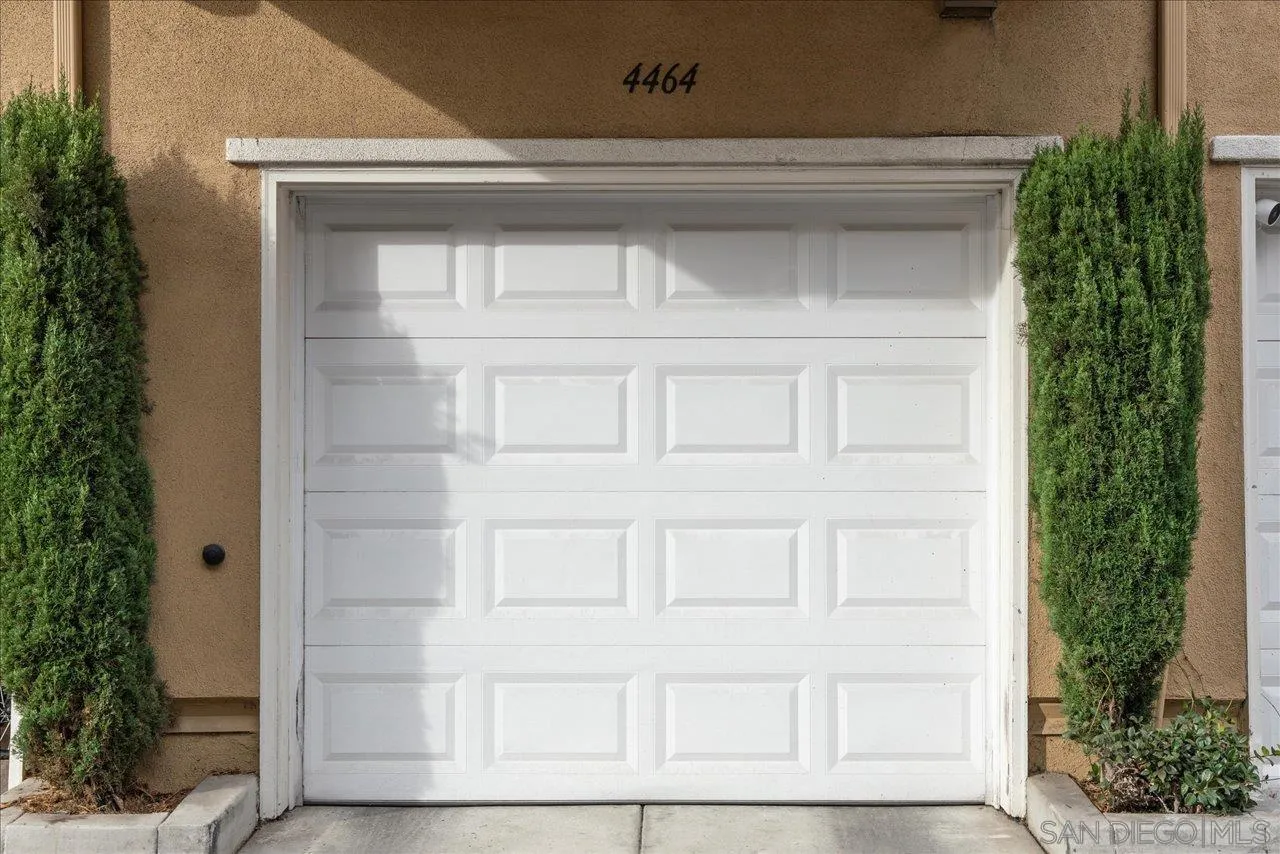 4464 Avenida Aquila