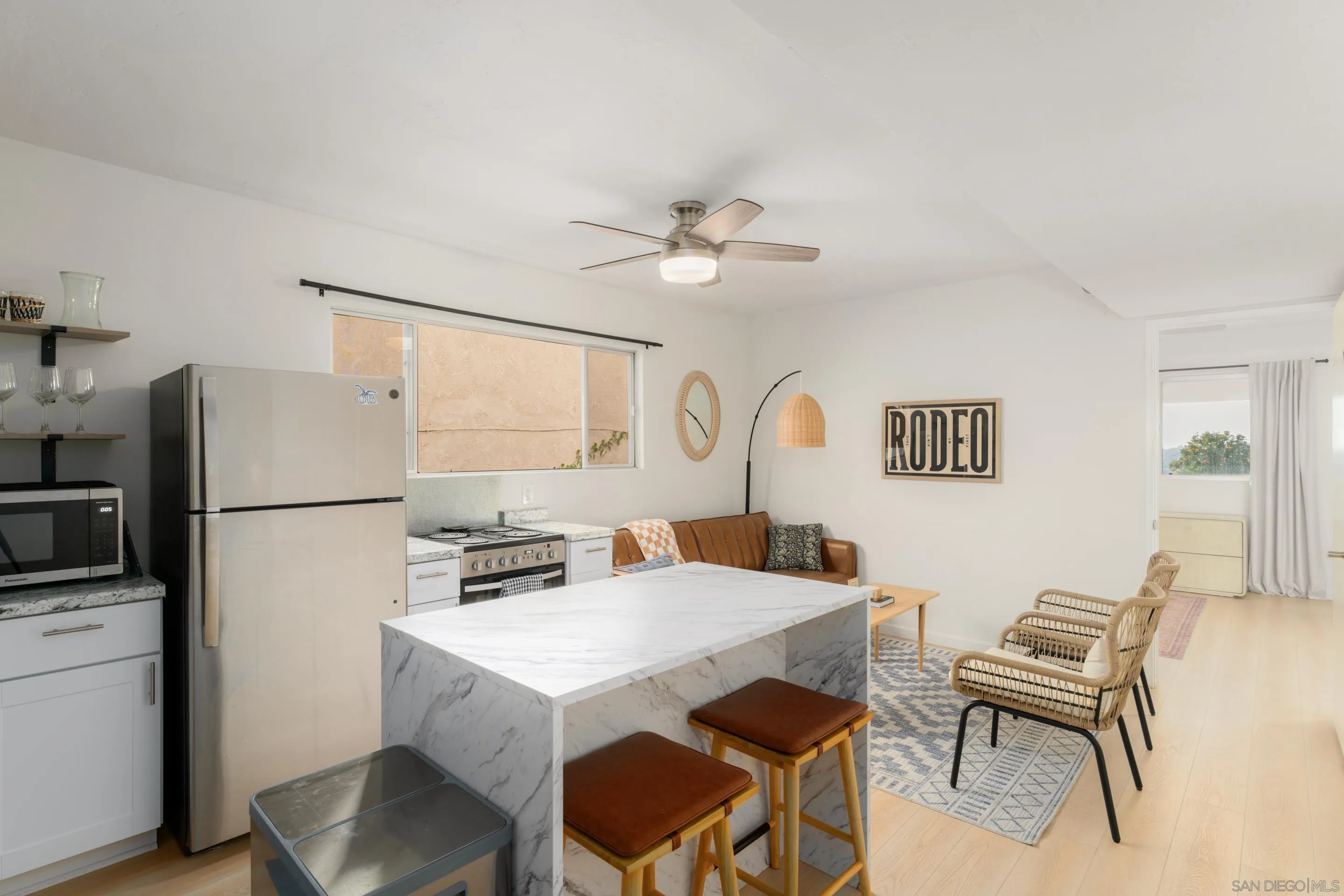 3560 Moultrie