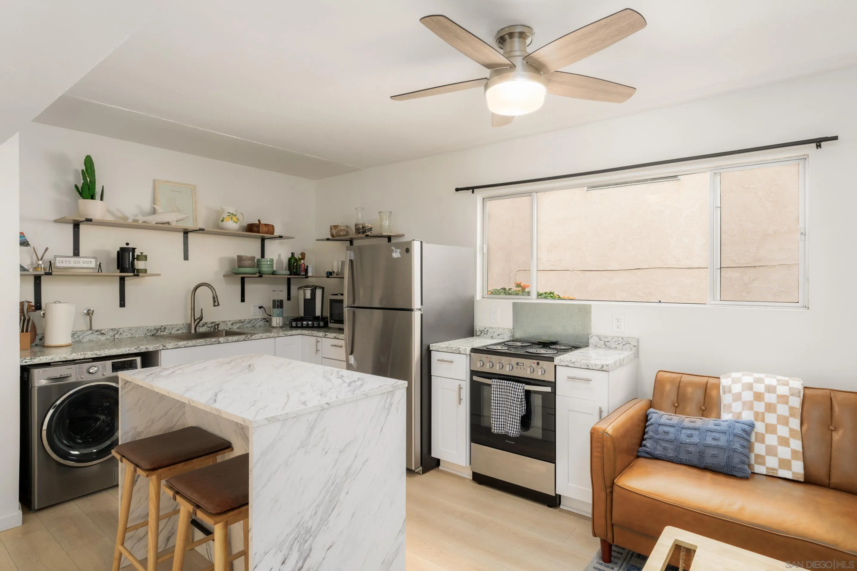 3560 Moultrie