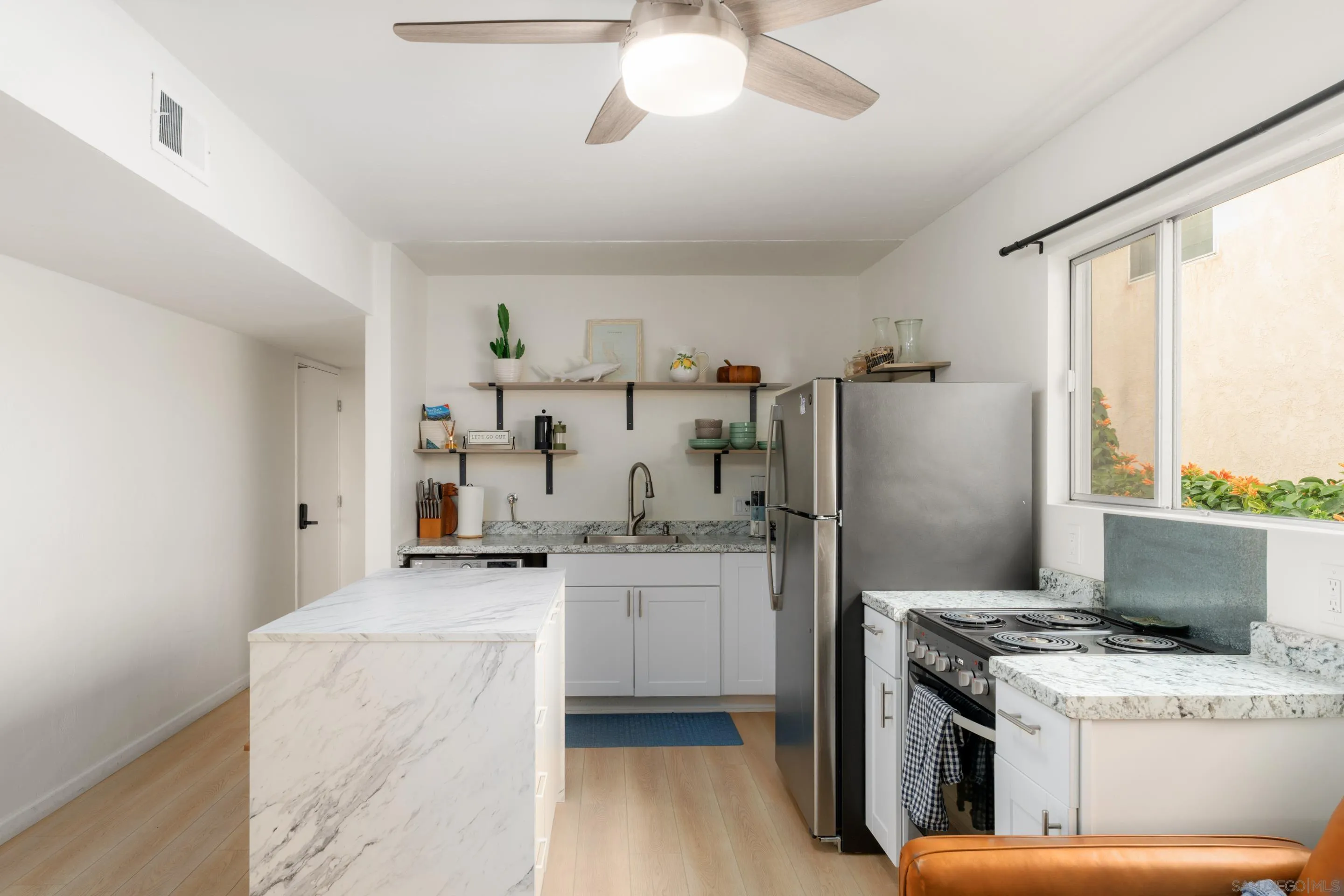 3560 Moultrie