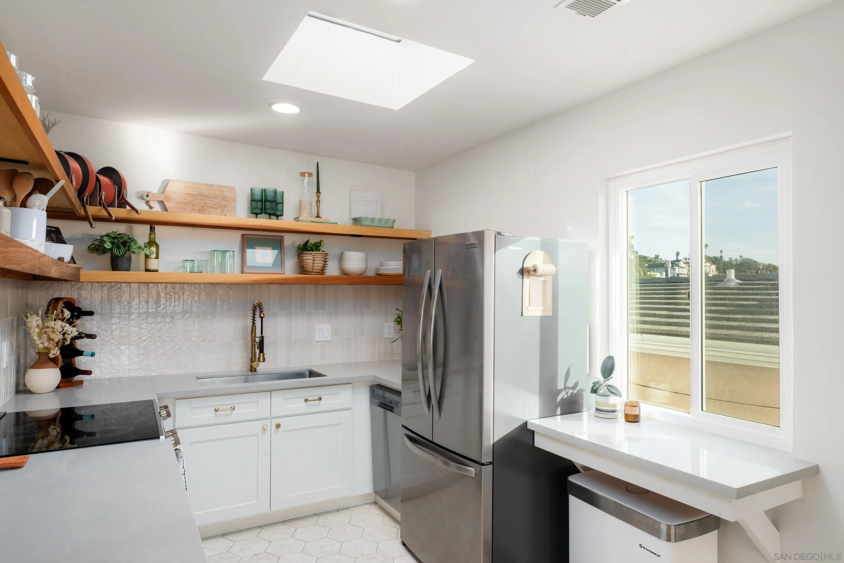 3560 Moultrie