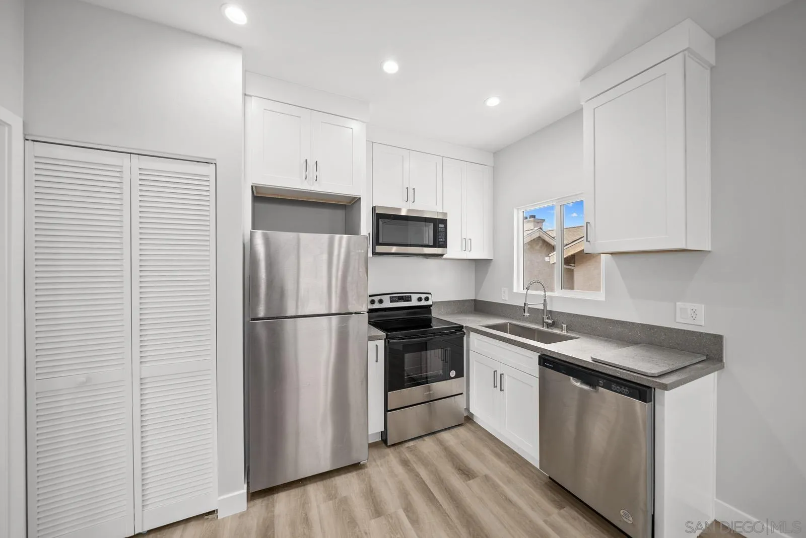 4469-75 Altadena Avenue