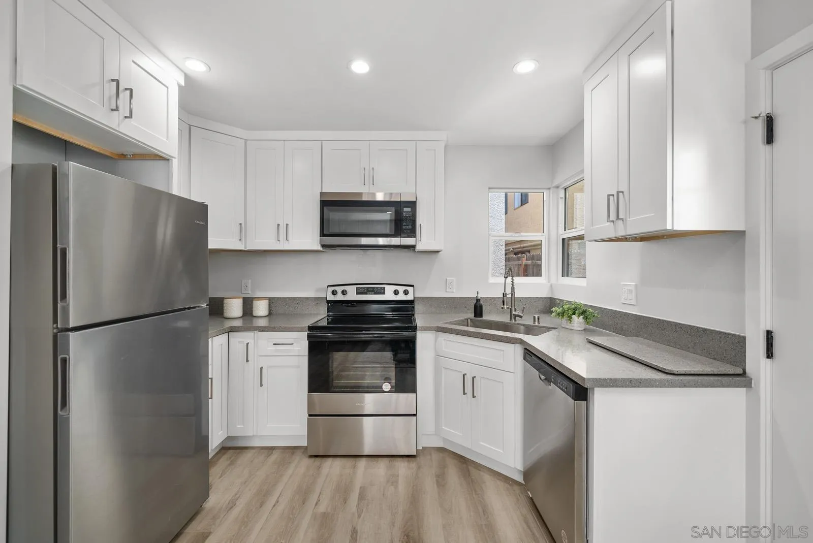 4469-75 Altadena Avenue