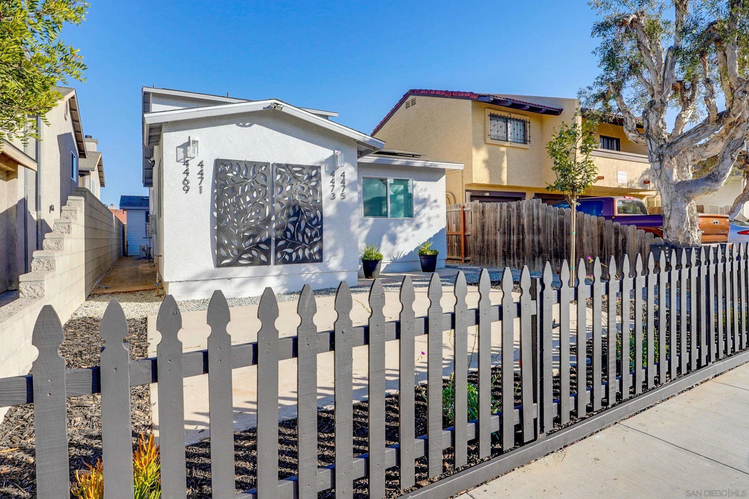 4469-75 Altadena Avenue