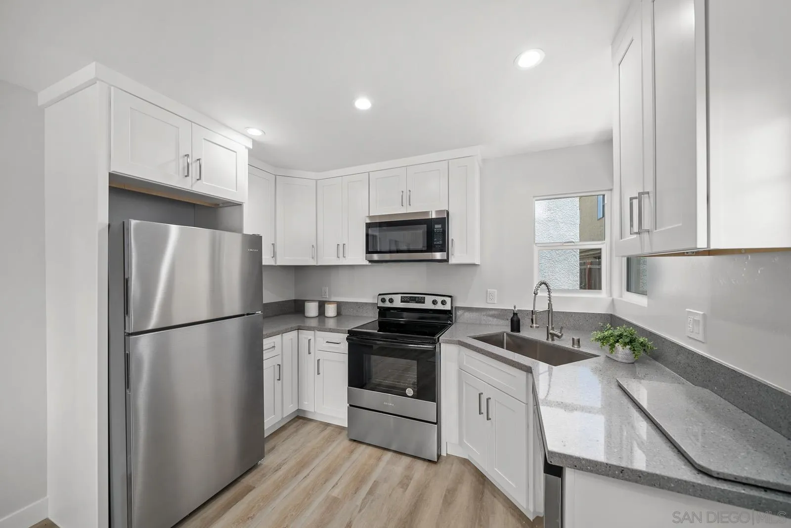 4469-75 Altadena Avenue