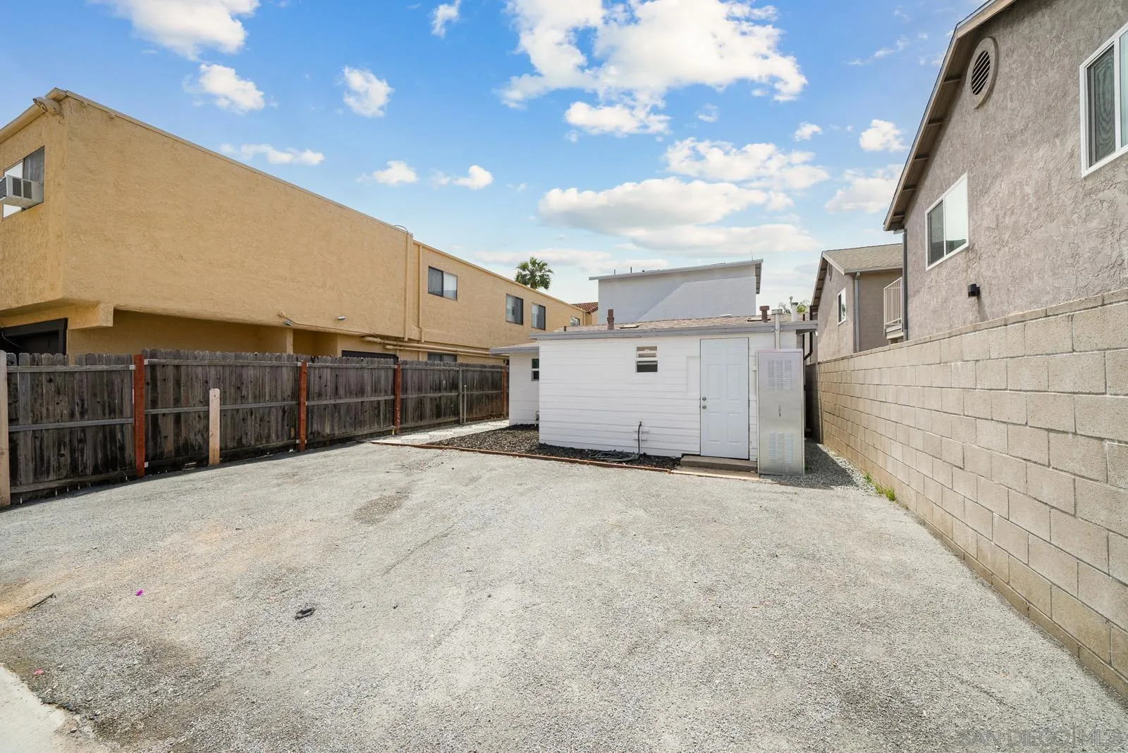 4469-75 Altadena Avenue
