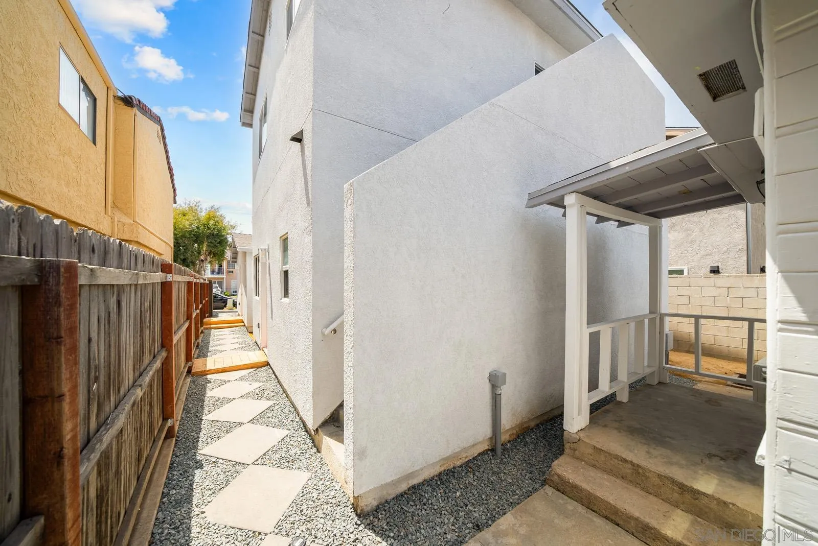 4469-75 Altadena Avenue