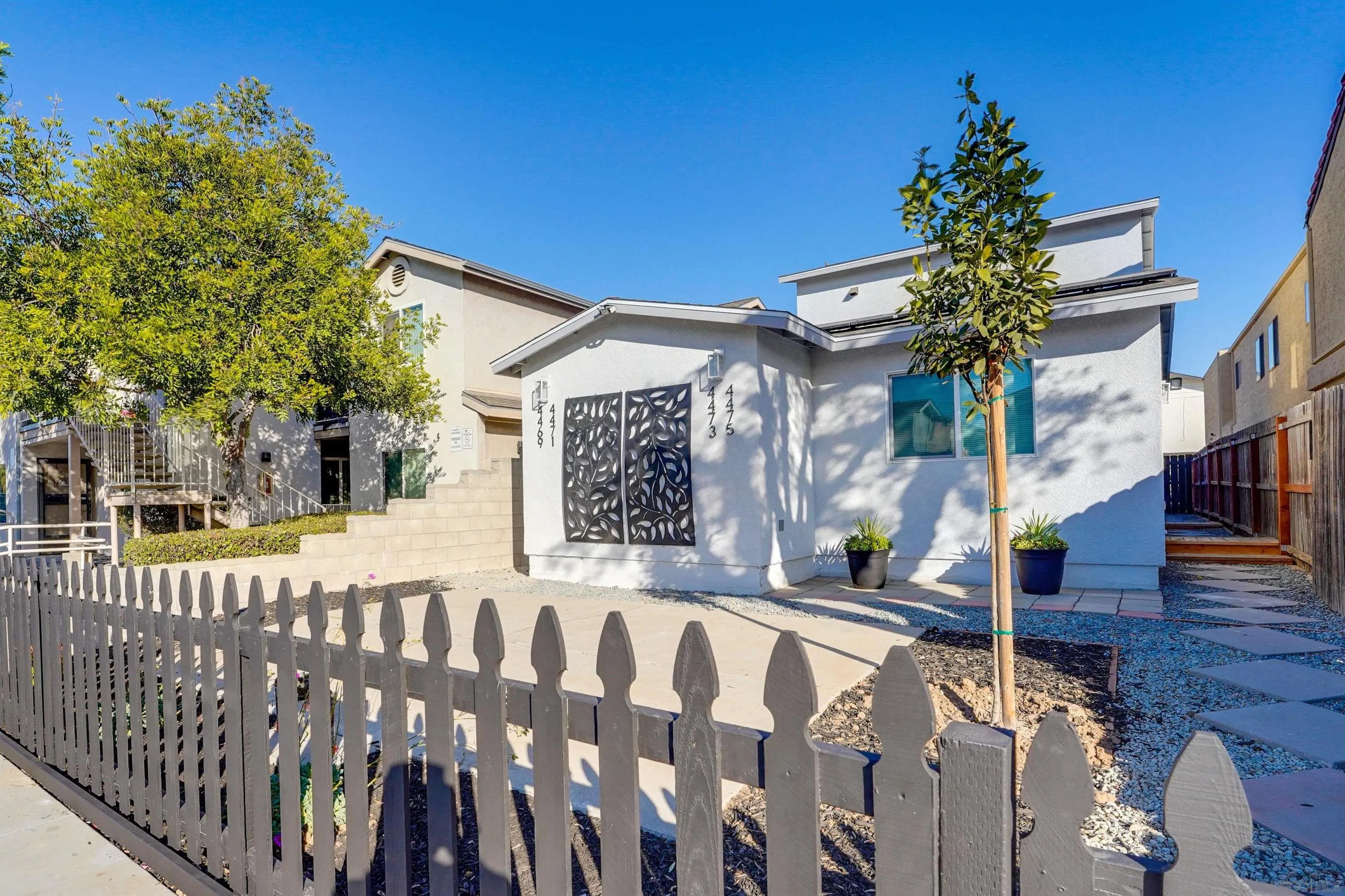 4469-75 Altadena Avenue