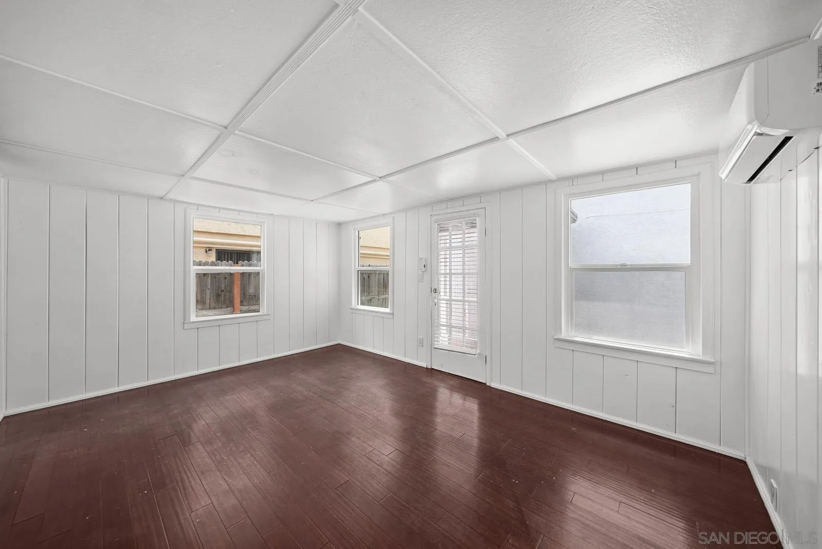 4469-75 Altadena Avenue